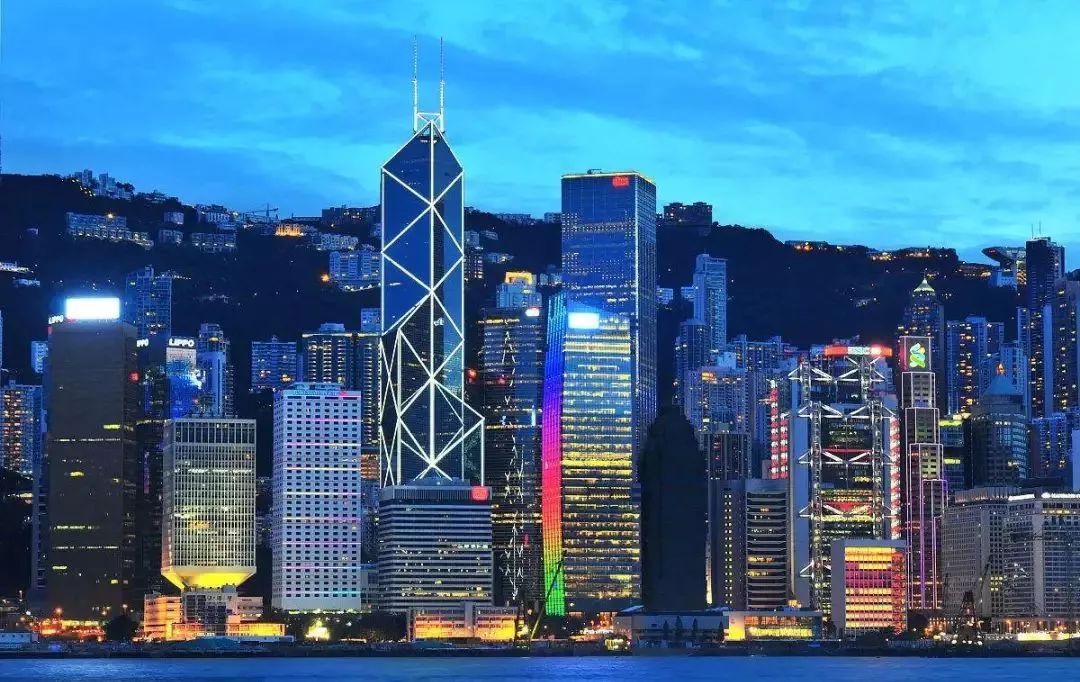 香港，致尊敬的听众朋友们